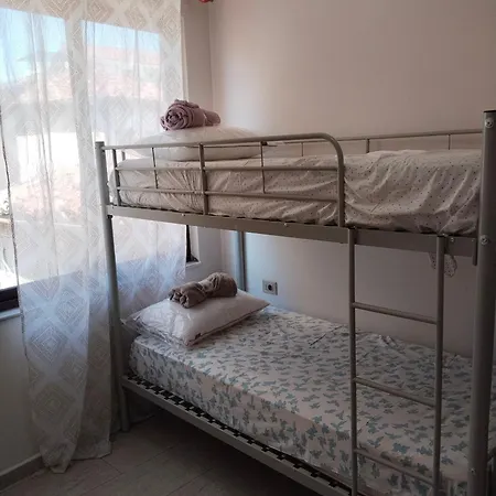 Hostel Moon & Sky Tiran