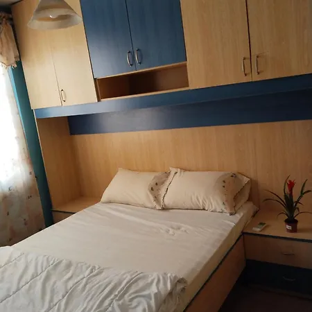 Hostel Moon & Sky Tiran